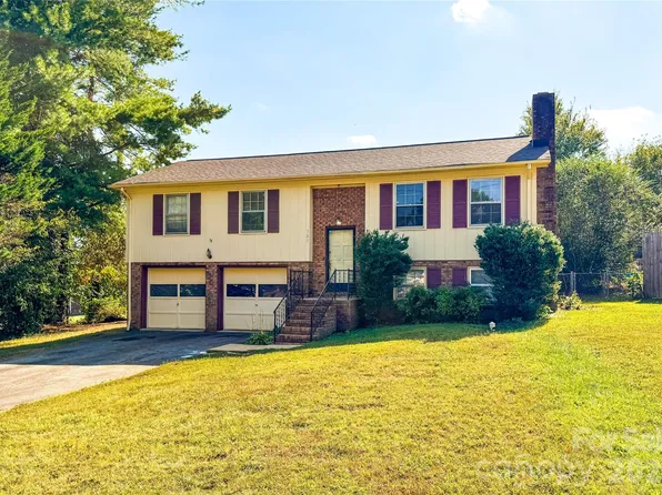 307 Meadowbrook Dr, Newton, NC 28658