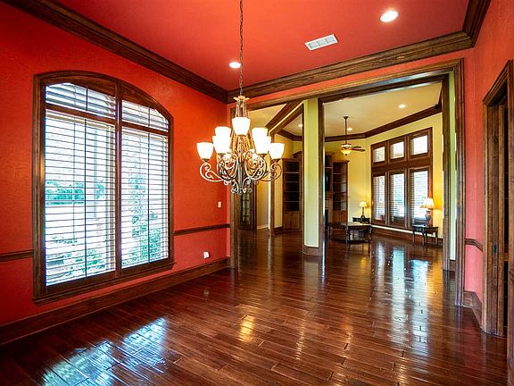 4th image of 240 Clear Lake Cir