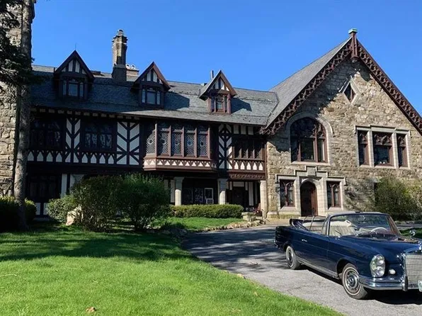 61 Crows Nest Rd, Tuxedo Park, NY 10987