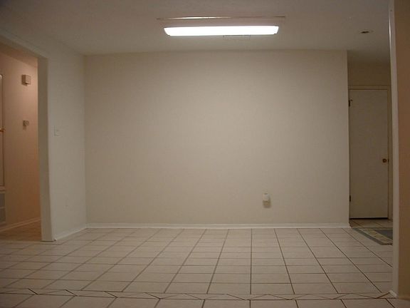4th image of 803 Shirley Dr