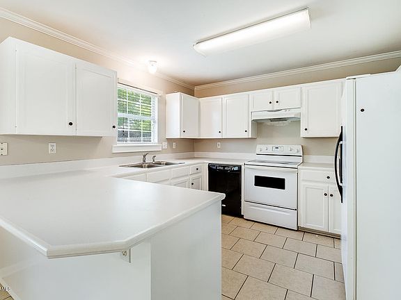 4th image of 112 Avron Dr