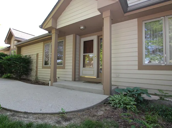 12395 West Waterford AVENUE, Greenfield, WI 53228