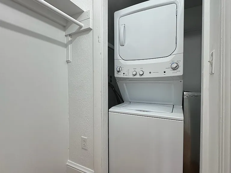 2818 Burton Ave NW — Photo 10