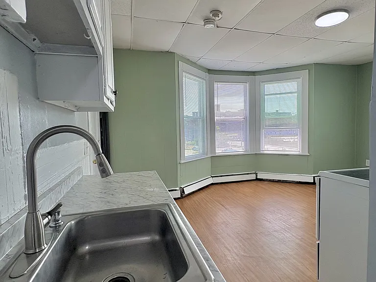 69 Lincoln St #14 — Photo 8