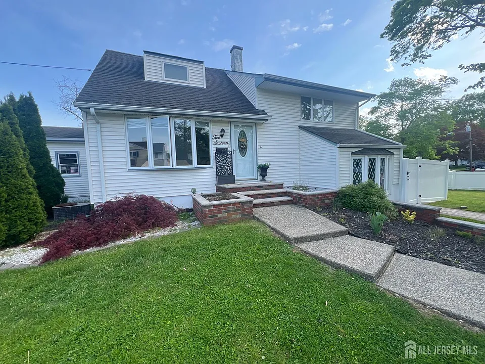 216 N Hill Rd