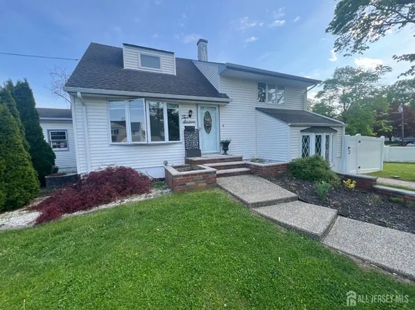 216 N Hill Rd, Colonia, NJ 07067
