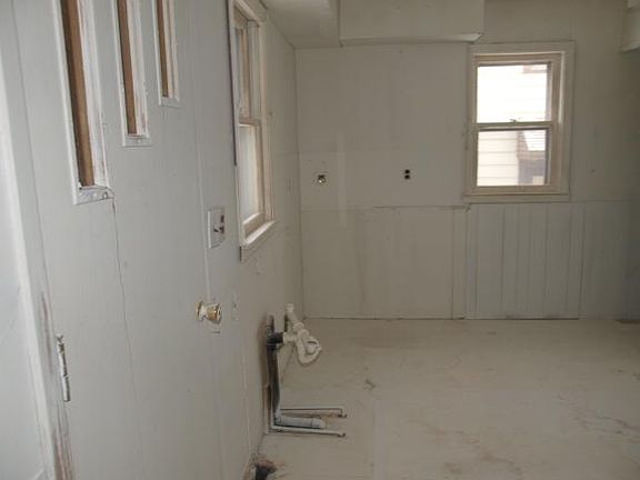 5th image of 3523 Bryant Ave N