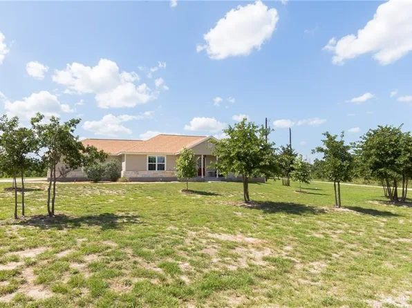 102 N Bob White Dr, Paige, TX 78659