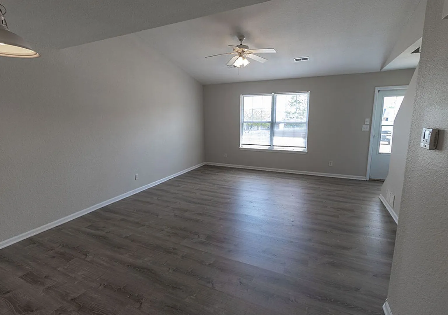3 bedrooms and 2 bathrooms — Photo 3