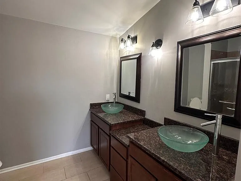 4240 Maple St — Photo 9
