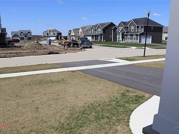 3rd image of 25182 Saddle Horn Dr