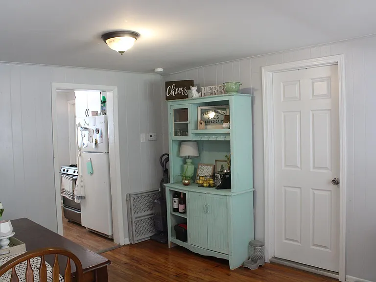 5203 Lester St — Photo 3