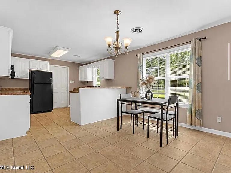 321 Panola Ave — Photo 4