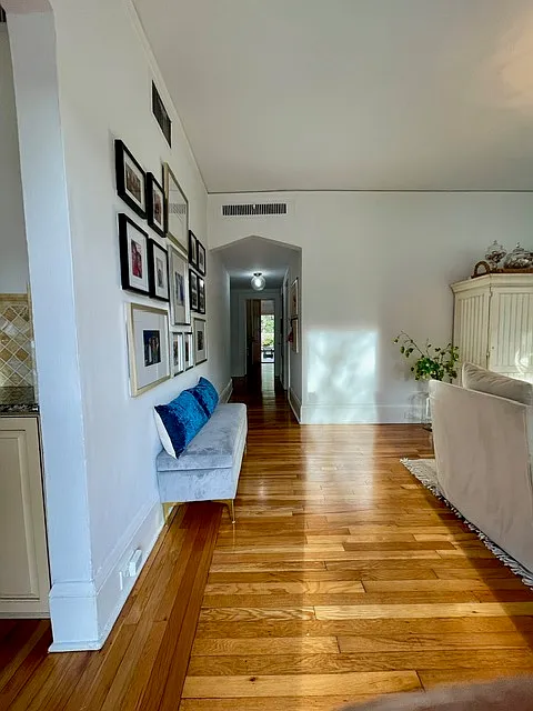 Lightfilled entry - 1225 Challen Ave