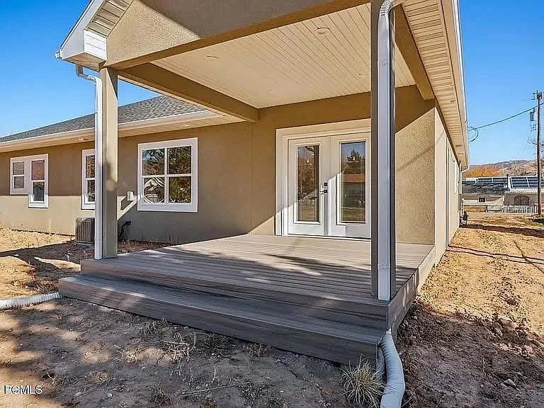 3 bed, 2080 sqft, $3,300 — Photo 3
