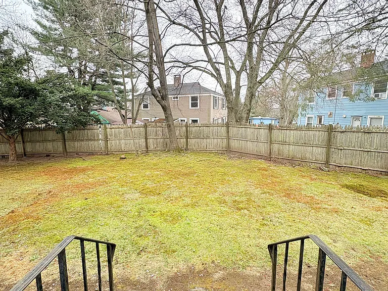 30 Hilltop Rd #2R — Photo 14