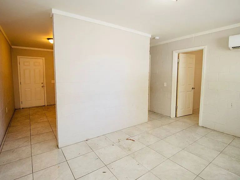 2447 Gervais St #B — Photo 7