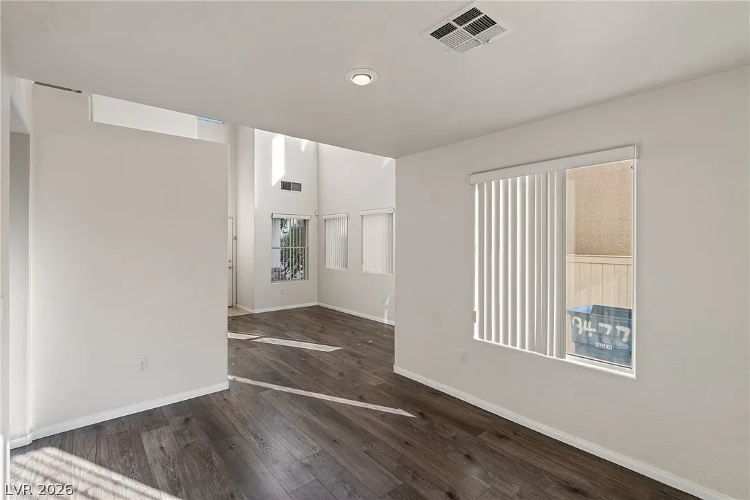 3 bed, 2.5 bath, 1741 sqft, $1,995 — Photo 3