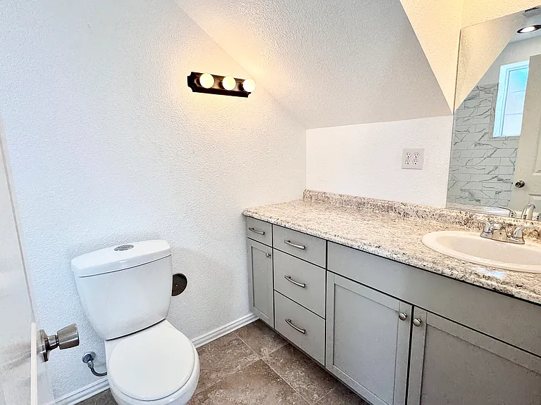 921 Bradleys Bnd — Photo 16