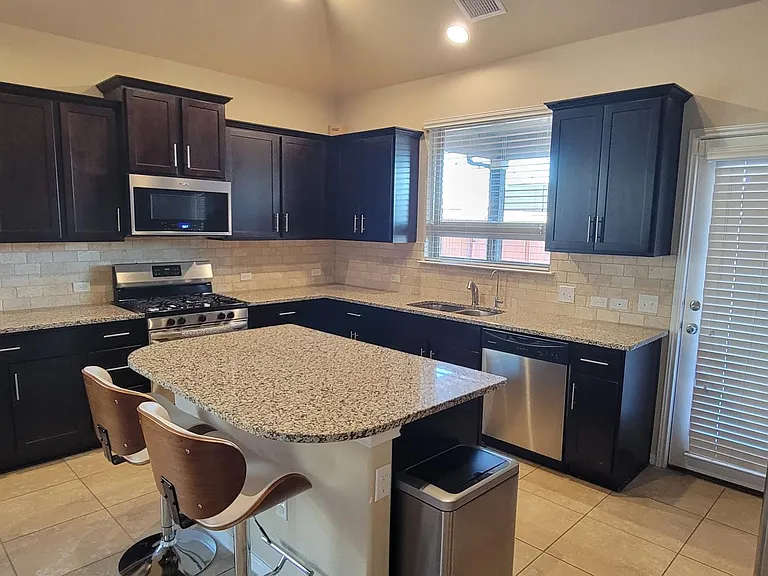 2416 Lyla Ln — Photo 8
