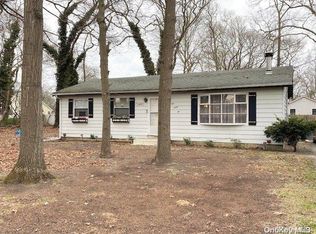 192 Hampton Ave, Mastic, NY 11950