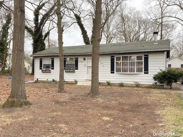192 Hampton Avenue, Mastic, NY 11950