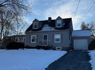 8 Manor Rd, Auburn, MA 01501