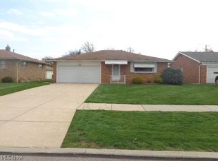6195 Jamestown Dr, Parma, OH 44134