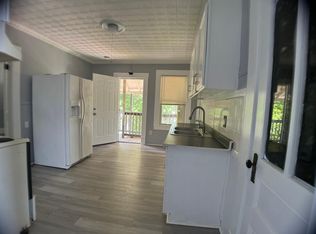 4 Columbia St #3, Holyoke, MA 01040