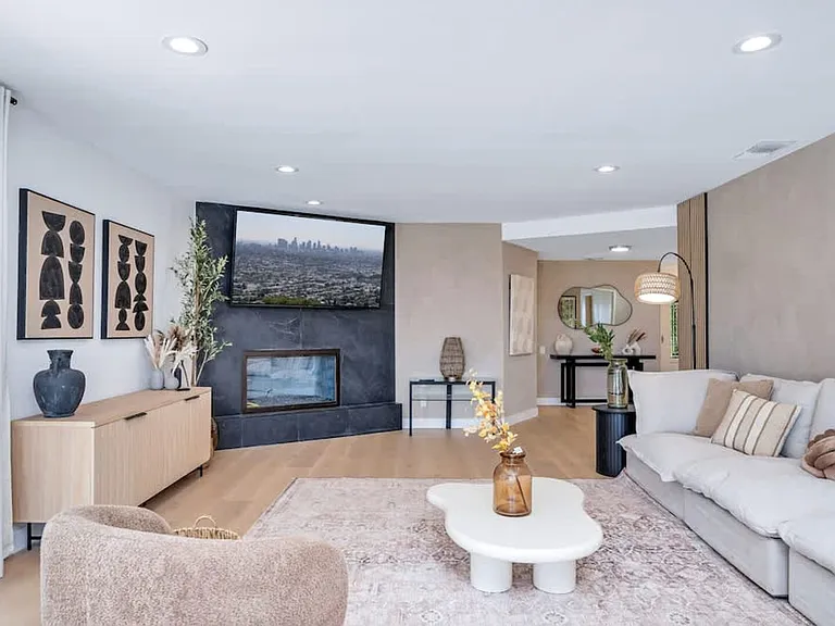 Mountcastle Dr — Photo 8