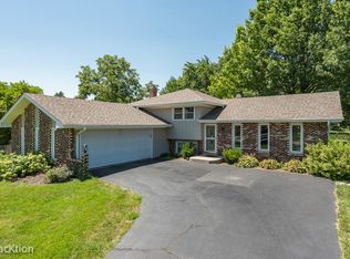 11S560 Whittington Ln, Naperville, IL 60564