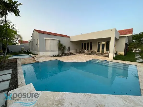 475 Camino De La Vlg, Dorado, PR 00646