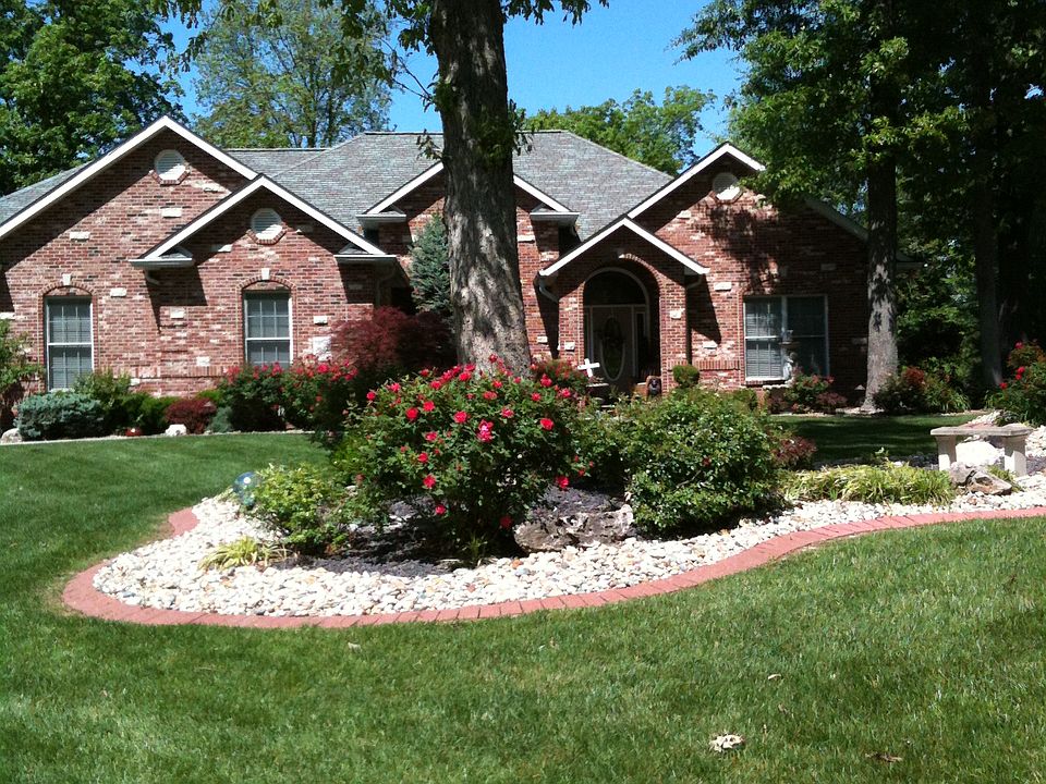 2nd image of 2872 Woodfield Dr