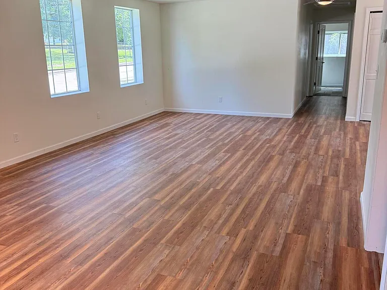 410 W Benton St — Photo 3
