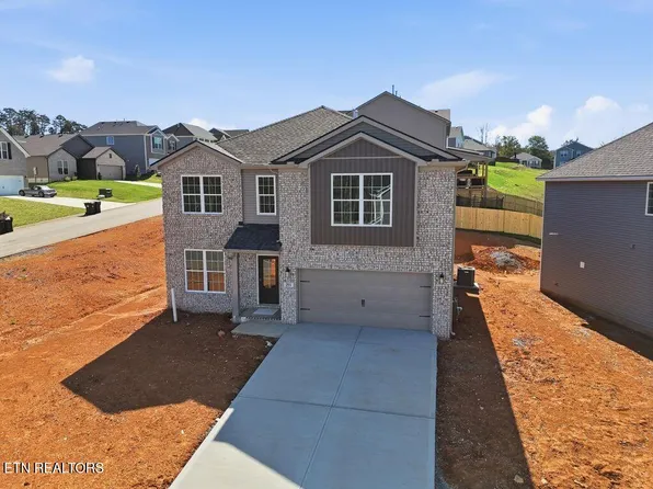 201 Clover Meadow Ln, Maryville, TN 37801