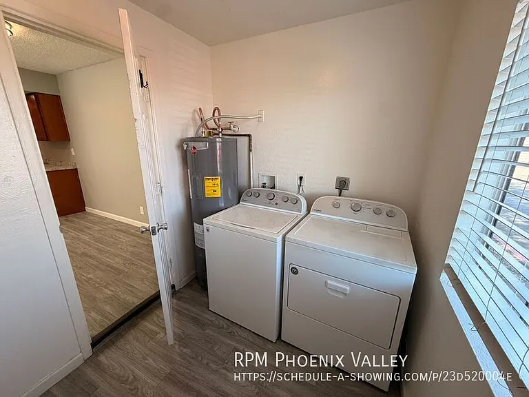 Glendale Groves — Photo 11