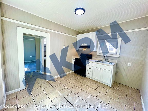 4th image of 330 1/2 E Arcade St