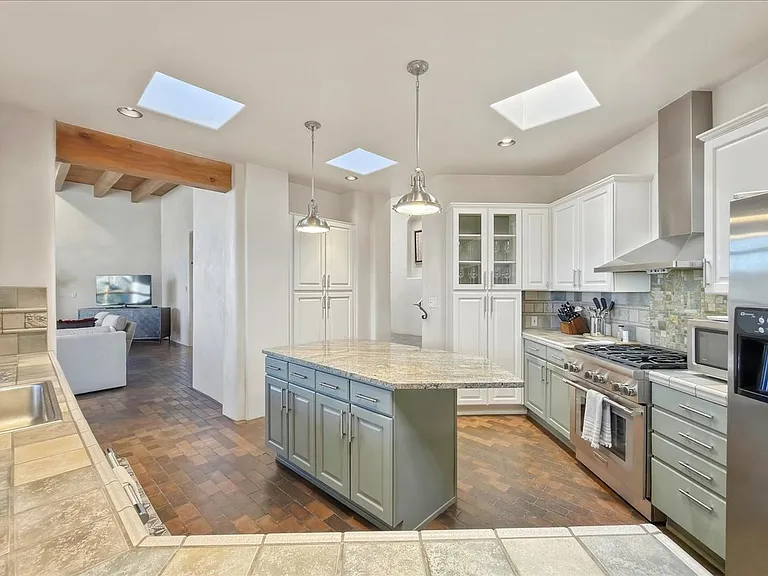 855 Camino Francisca — Photo 11