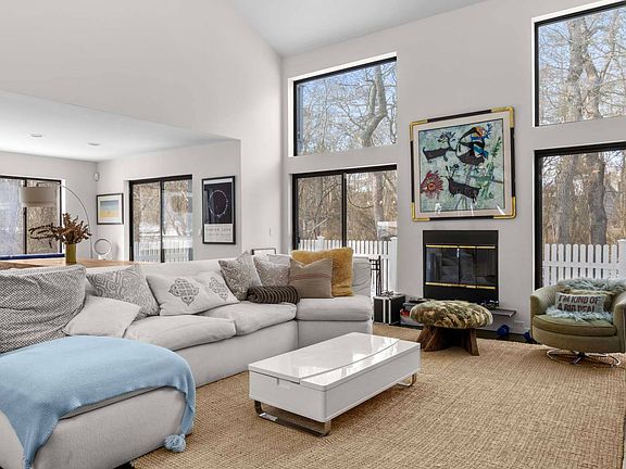 3rd image of 79 Spring Pond Ln