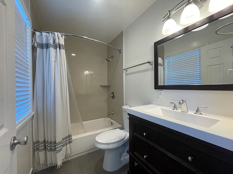 240 W Lemon Ave #B — Photo 14