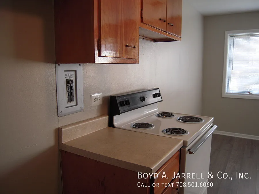 Rent Special $850.00 Air conditioned, one bedroom, immediate occupancy — Photo 3