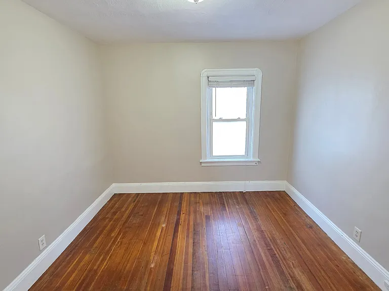 177 Oriole Ave 2ndFlr 2B/1B Carpet SSAppliances PetsOK DblParlor — Photo 16