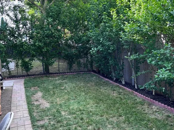 8 Porter St, Jamaica Plain, MA 02130