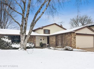 2010 E Canterbury Dr, Arlington Heights, IL
