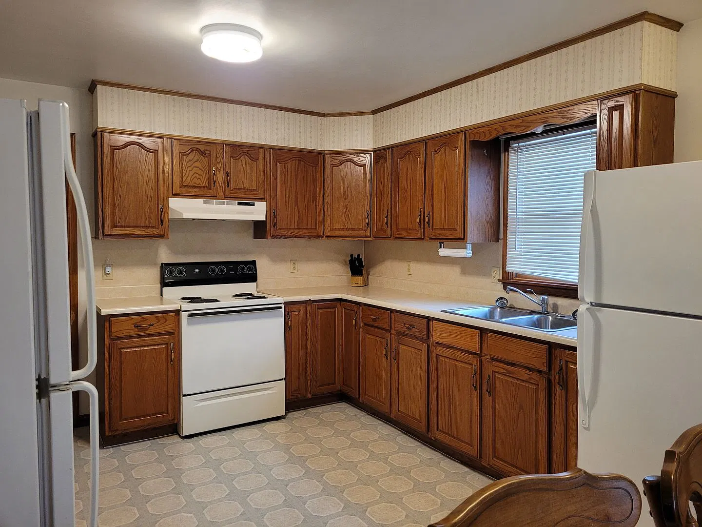 4 Bedroom/4 bath. Available August 2027- July 2028 — Photo 3