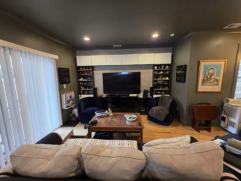 5252 N Damen Ave #2 — Photo 9