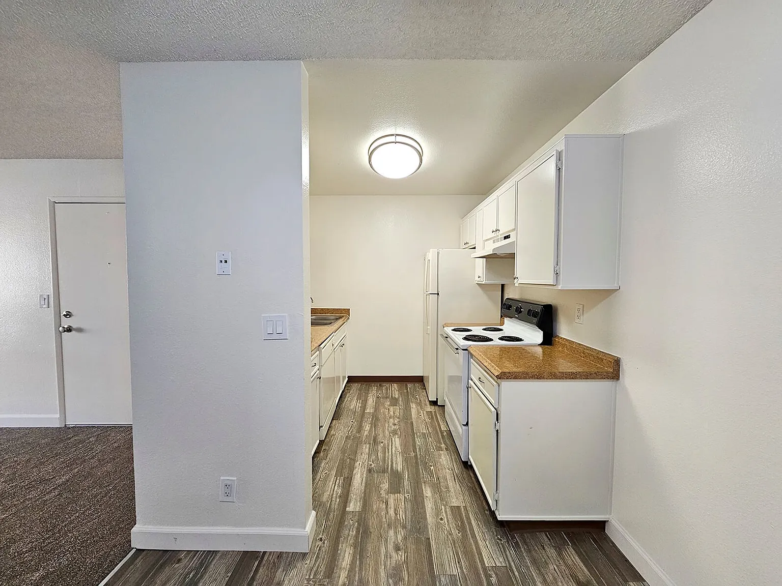 Valley View Apartments — Photo 1