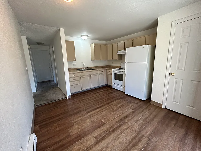 455 NW Fenton St — Photo 4