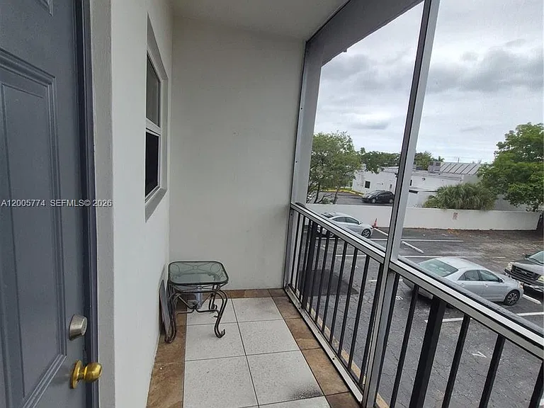 415 NE 2nd St #202 — Photo 9