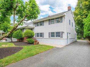 19 Grandview Ave, North Caldwell, NJ 07006